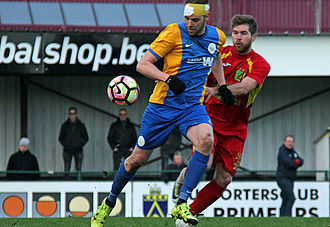 William Acke, die in de klappen deelde, wordt geschaduwd door Nicholas Appeltans. (© foto Jeroen Goolaerts)