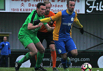 Dieter Van Den Broeck houdt bezoeker Yorik Feyaerts af. (© foto Jeroen Goolaerts)