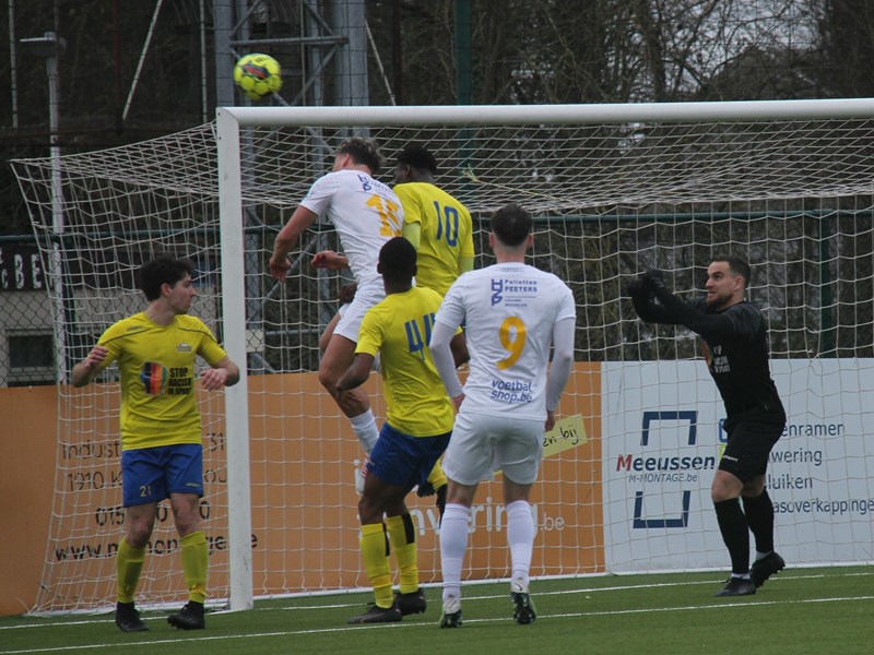 Een prangende fase voor het doel van Kraainem. (© foto Jeroen Goolaerts)