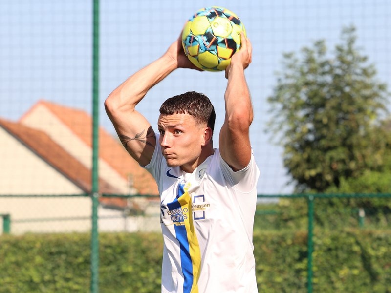 Niko Reniers zorgde met z’n eerste doelpunt voor de 1-0 ruststand. (© foto archief Jorghé Van Hecke)
