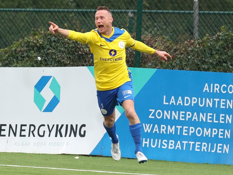 Nik Vangrunderbeek scoorde een hattrick tegen RWL Sport. (© foto Jorghé Van Hecke)